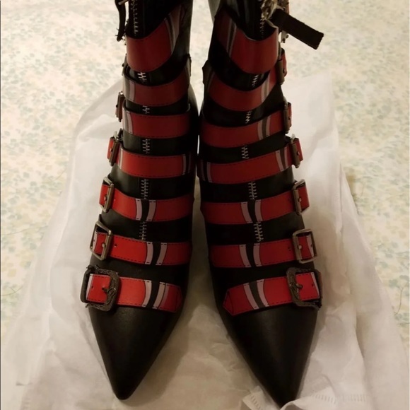 Snake Detail All Leather Boots - Picture 2 of 3